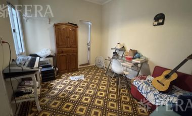 Venta casa 3 ambientes con cochera en Villa Dominico