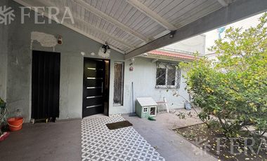 Venta casa 3 ambientes con cochera en Villa Dominico