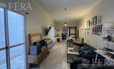 Venta casa 3 ambientes con cochera en Villa Dominico