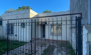 Casa en Alquiler tres ambientes Lujan zapiola  al 2969