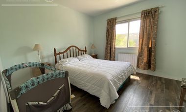 Chalet estilo clasico en venta de cuatro dormitorios en Abril Club de Campo - Apto Credito