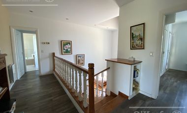 Chalet estilo clasico en venta de cuatro dormitorios en Abril Club de Campo - Apto Credito