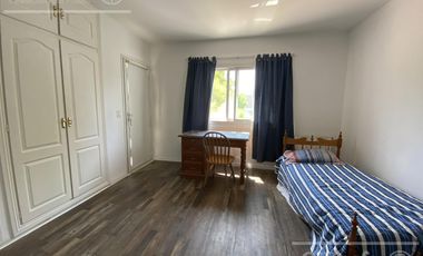 Chalet estilo clasico en venta de cuatro dormitorios en Abril Club de Campo - Apto Credito