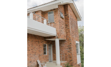 Casa campestre en condominio para arriendo en la Via Armenia, Pereira