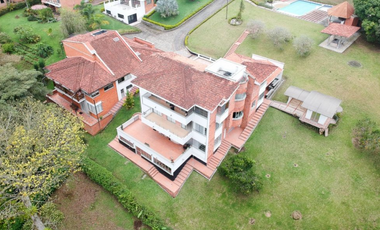 Casa campestre en condominio para arriendo en la Via Armenia, Pereira