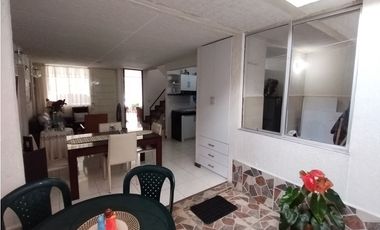 CASA EN VENTA EN PAMIRA BARRIO CAMPOS DE LA ITALIA ESQUINERA
