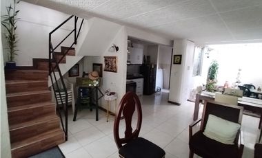 CASA EN VENTA EN PAMIRA BARRIO CAMPOS DE LA ITALIA ESQUINERA