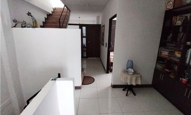 CASA EN VENTA EN PAMIRA BARRIO CAMPOS DE LA ITALIA ESQUINERA