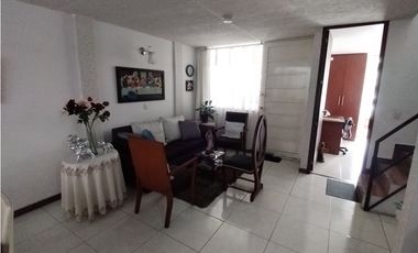 CASA EN VENTA EN PAMIRA BARRIO CAMPOS DE LA ITALIA ESQUINERA