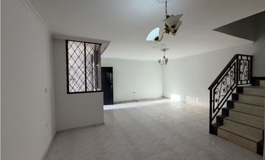 Se arrienda casa en Alcazares - Santa Marta