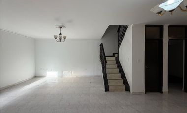 Se arrienda casa en Alcazares - Santa Marta