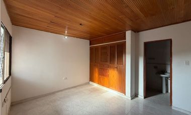 Se arrienda casa en Alcazares - Santa Marta