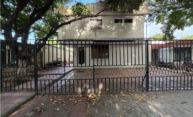 Se arrienda casa en Alcazares - Santa Marta