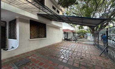 Se arrienda casa en Alcazares - Santa Marta