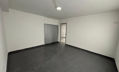 Alto Retorno y Valorización: Edificio Comercial Listo para Generar Renta en Avenida Principal del Sur.