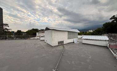 Alto Retorno y Valorización: Edificio Comercial Listo para Generar Renta en Avenida Principal del Sur.