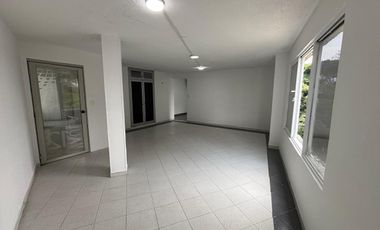 Alto Retorno y Valorización: Edificio Comercial Listo para Generar Renta en Avenida Principal del Sur.