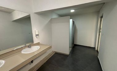 Alto Retorno y Valorización: Edificio Comercial Listo para Generar Renta en Avenida Principal del Sur.