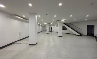 Alto Retorno y Valorización: Edificio Comercial Listo para Generar Renta en Avenida Principal del Sur.