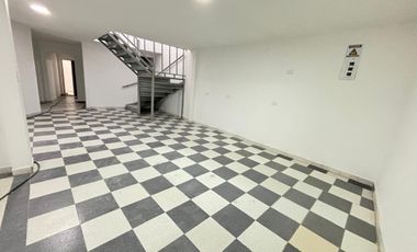 Alto Retorno y Valorización: Edificio Comercial Listo para Generar Renta en Avenida Principal del Sur.