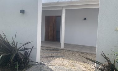 El Canton - Islas | Alquiler | Impecable casa al agua (posibilidad de alquilar amoblada)