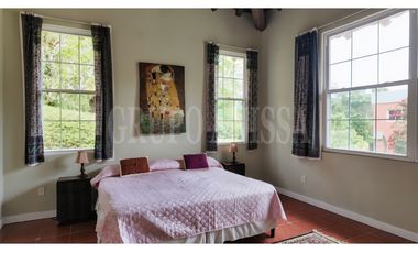 Se vende Amplia Casa en Altos del Maria con vistas panorámicas