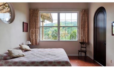 Se vende Amplia Casa en Altos del Maria con vistas panorámicas