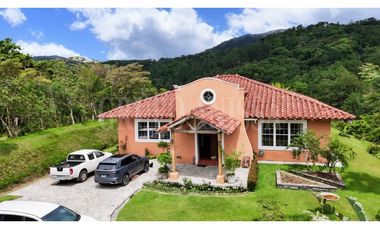 Se vende Amplia Casa en Altos del Maria con vistas panorámicas