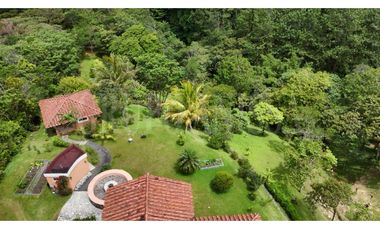 Se vende Amplia Casa en Altos del Maria con vistas panorámicas