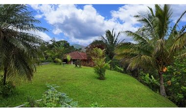 Se vende Amplia Casa en Altos del Maria con vistas panorámicas