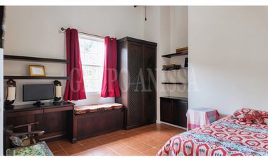 Se vende Amplia Casa en Altos del Maria con vistas panorámicas