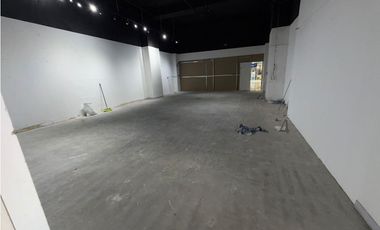SE ALQUILA AMPLIO LOCAL EN WESTLAND MALL PLATA BAJA 160M2