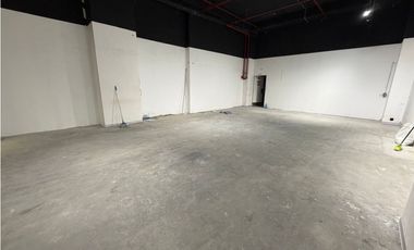 SE ALQUILA AMPLIO LOCAL EN WESTLAND MALL PLATA BAJA 160M2