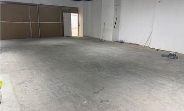 SE ALQUILA AMPLIO LOCAL EN WESTLAND MALL PLATA BAJA 160M2