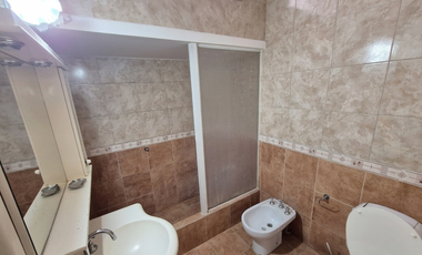 ALQUILER CASA DE 3 AMBIENTES CON PATIO EN BARRIO CHAUVIN