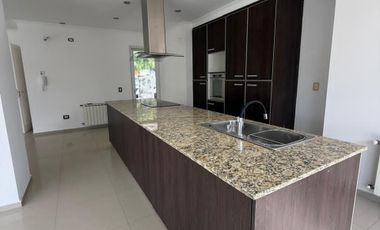 CASA EN ALQUILER BARRIO DALVIAN 3 DORMITORIOS