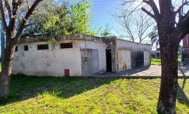 Galpón con dormitorio y fosa.