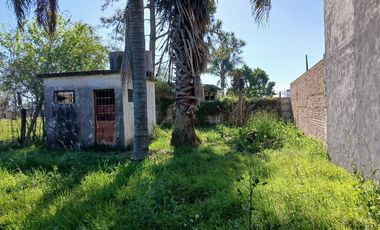 Galpón con dormitorio y fosa.