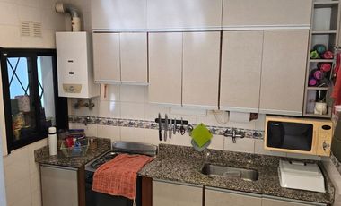 SE VENDE CASA DENTRO DE LOS 4 BVS, RECONQUISTA