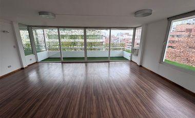 Departamento en Arriendo en Recién remodelado a pasos del metro El Golf