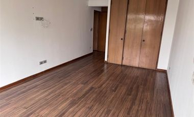 Departamento en Arriendo en Recién remodelado a pasos del metro El Golf