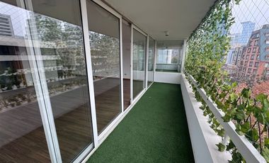 Departamento en Arriendo en Recién remodelado a pasos del metro El Golf