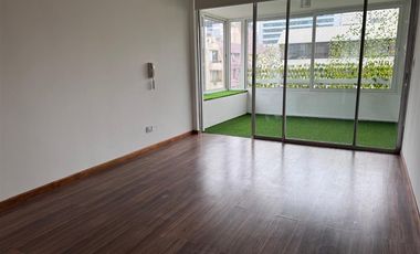 Departamento en Arriendo en Recién remodelado a pasos del metro El Golf