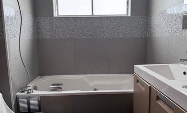 Departamento en Arriendo en Recién remodelado a pasos del metro El Golf