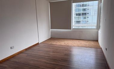 Departamento en Arriendo en Recién remodelado a pasos del metro El Golf