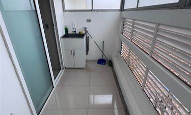 Departamento en Arriendo en Recién remodelado a pasos del metro El Golf