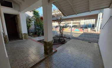 CASA T/CHALET DE 3 DORM. COCHERA, PATIO, QUINCHO