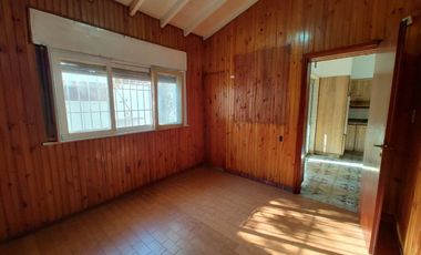 CASA T/CHALET DE 3 DORM. COCHERA, PATIO, QUINCHO