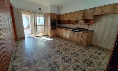 CASA T/CHALET DE 3 DORM. COCHERA, PATIO, QUINCHO