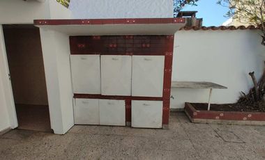 CASA T/CHALET DE 3 DORM. COCHERA, PATIO, QUINCHO